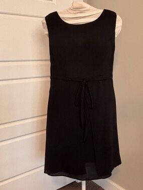 Classic Black Sleeveless Midi Dress with Waist Tie